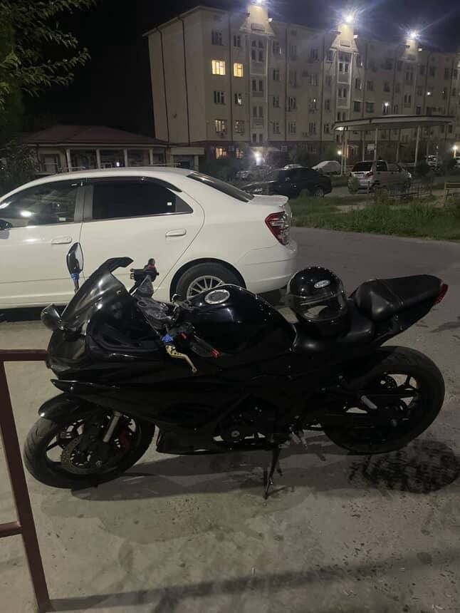 СРОЧНО 400 куб Мотоцикл Сотилади