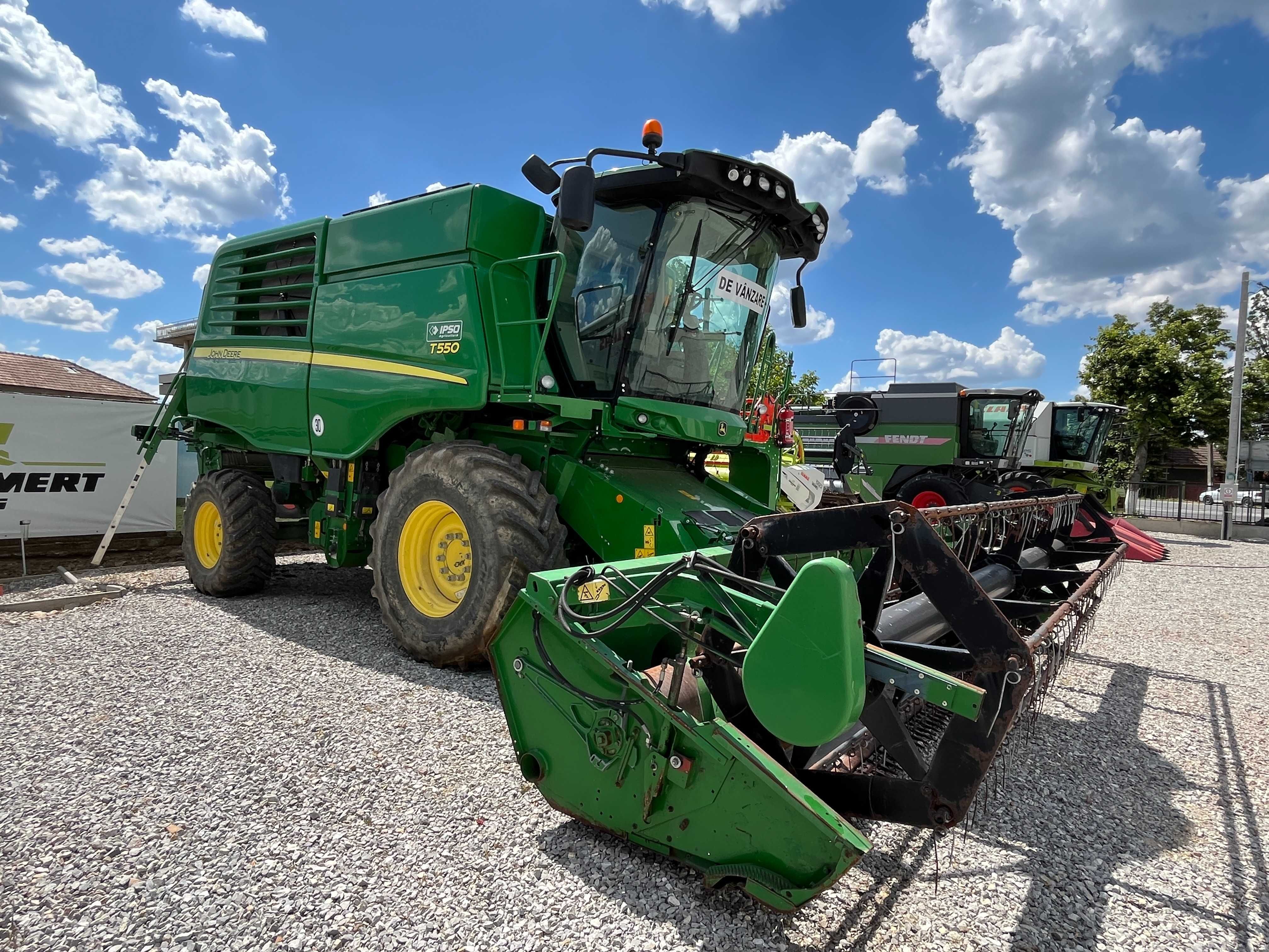 Combina John Deere T 550