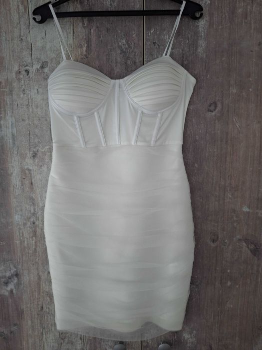 Дамска рокля по тялото