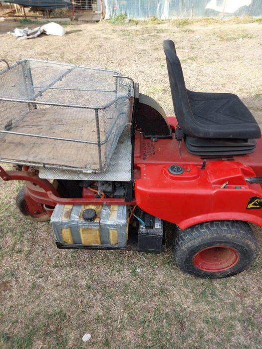 Vind tractoraș de tuns gazon