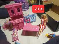Mobila din lemn cu papusi barbie