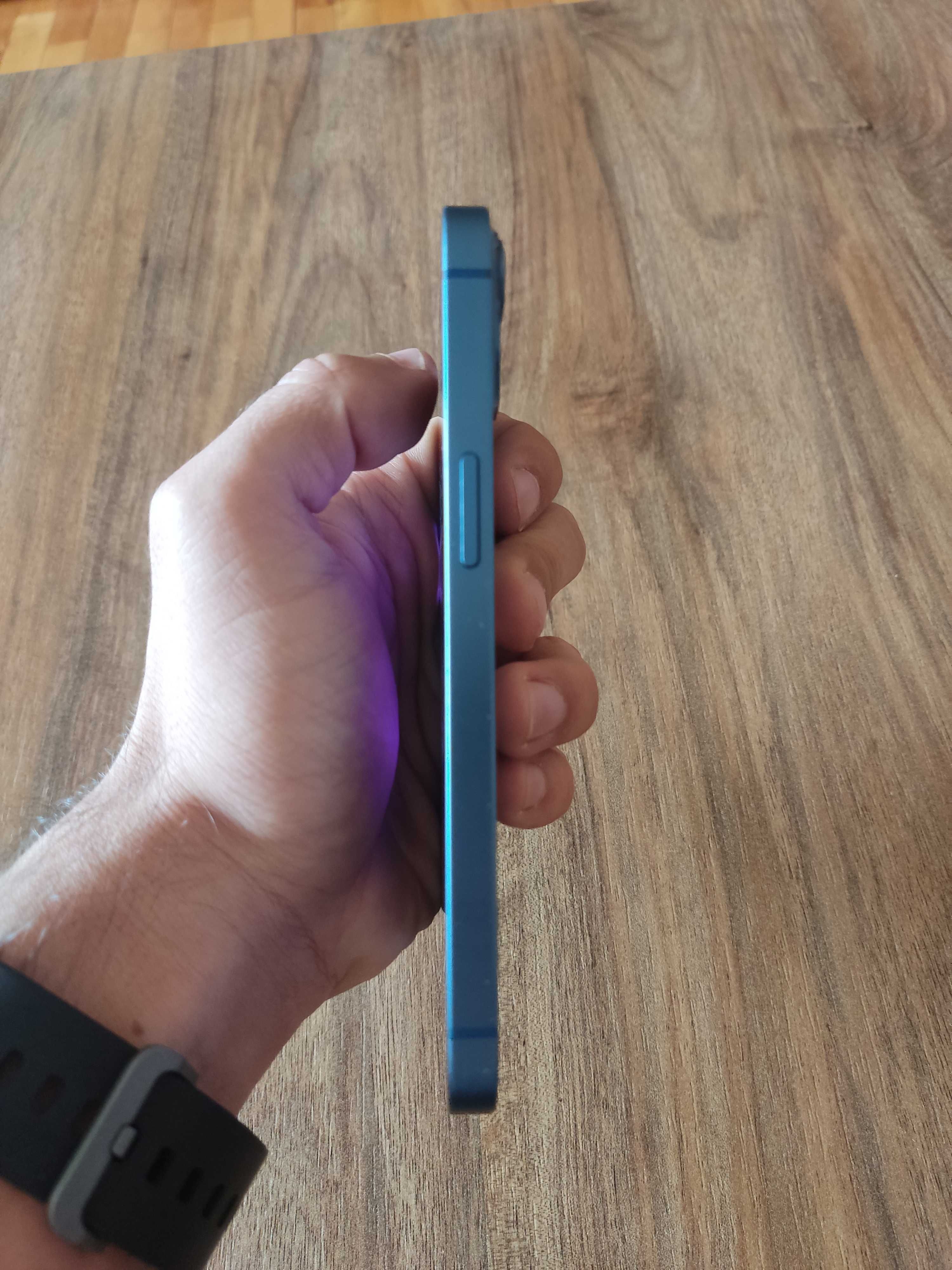 iPhone 13 • 128GB + слушалки