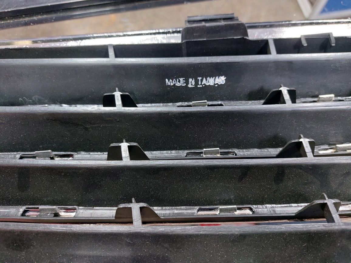 Решётка радиатора W-220 Mercedes Benz,дорестайлиг