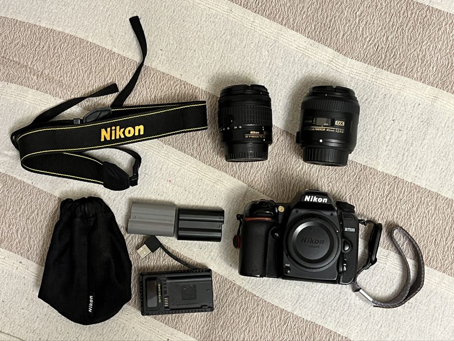 Nikon D7500 Nikon 40mm 2.8 Macro si Nikon 18-55mm