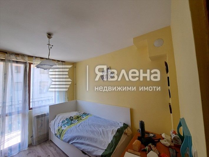 Многофамилна Къща на три етажа в квартал Виница