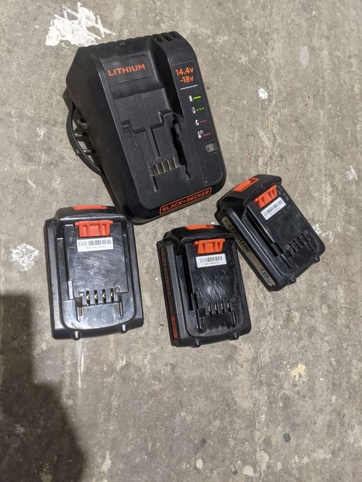 Black & Decker Incărcător + Acumulatori