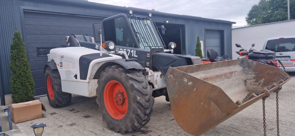 Vând incarcator bobcat t3571L