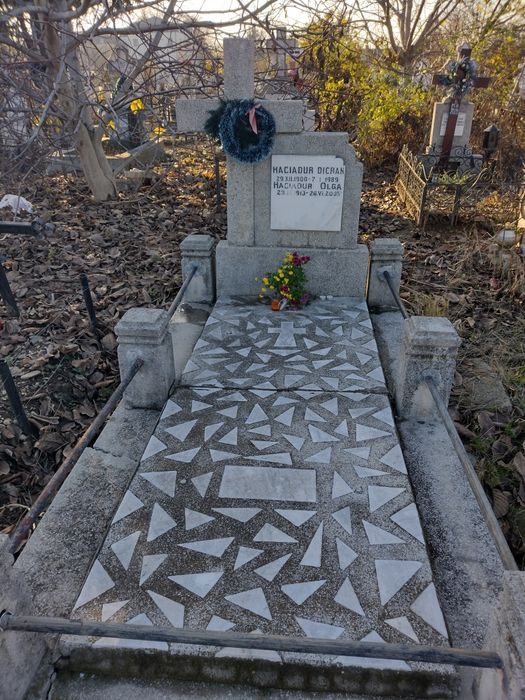 Loc de veci in cimitirul Bolovani