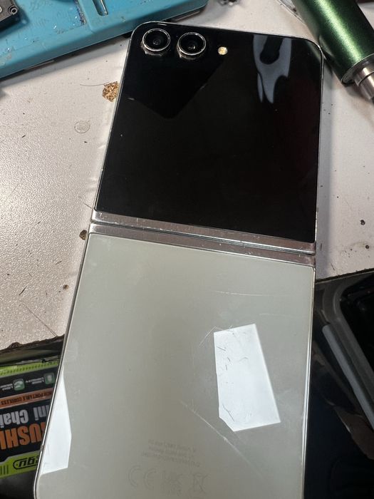 Samsung z flip 5 за части