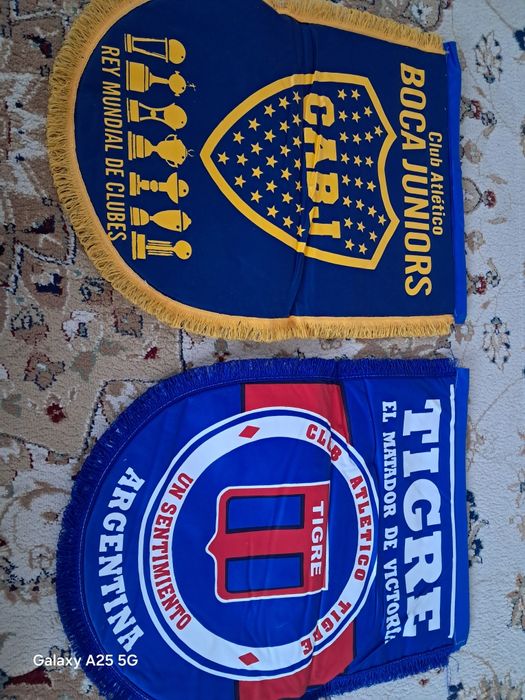 Вымпела футбольного клуба с Аргентины.