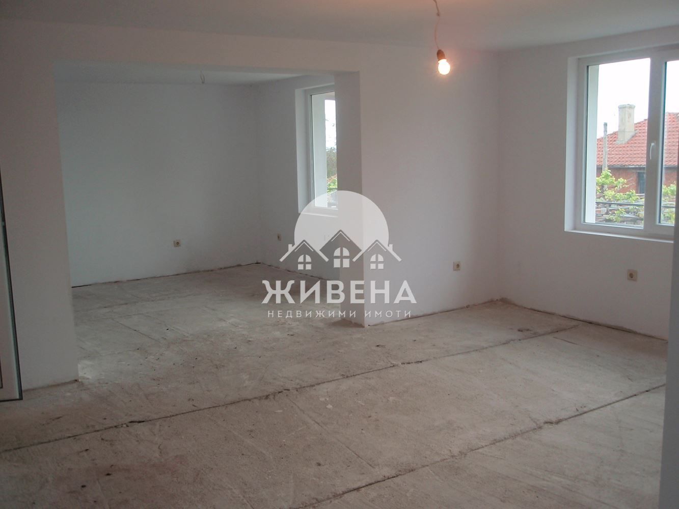 Продавам къща с РЗП: 285 кв.м, двор 1200 кв.м, с. Бенковски