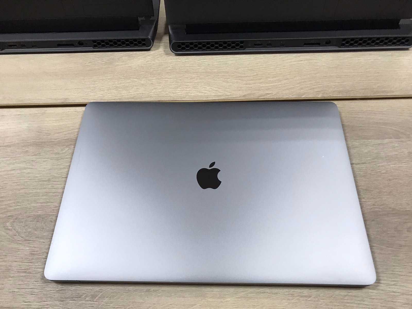 Лаптоп Apple Macbook PRO 16 2019 I7 16GB 512GB SSD с гаранция A2141