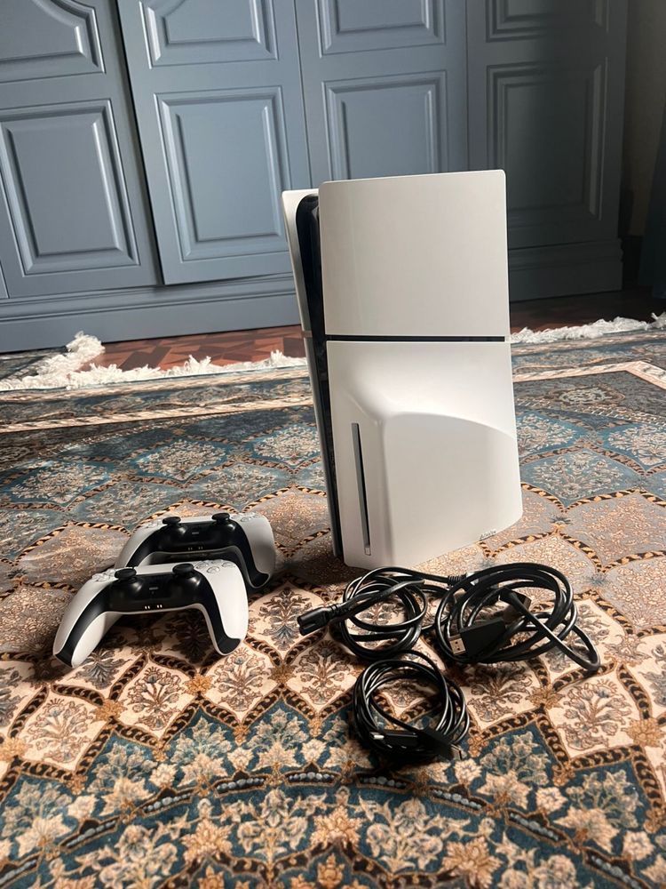 Продам PS5 срочно