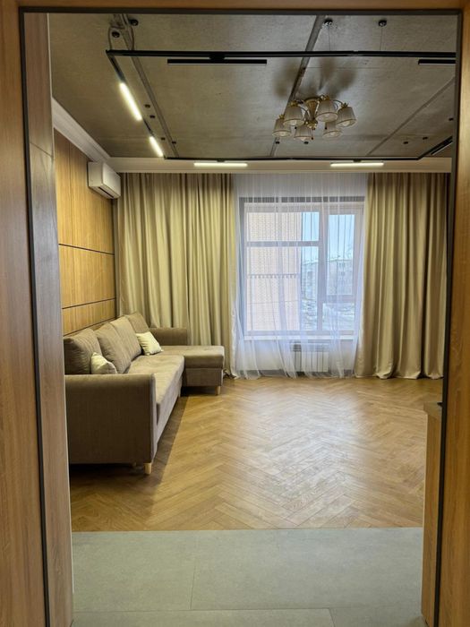 Продам 2х комн, кухня-студия