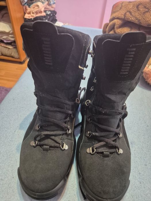Vând ghete puma goretex îmblănite.