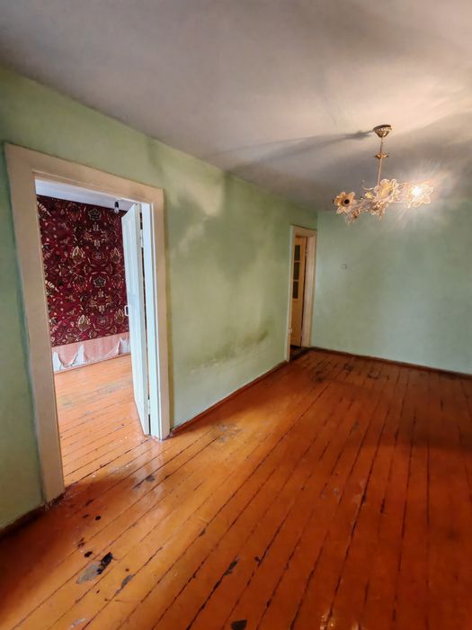 Продается 2-х комнатная квартира в блочном доме без ремонта