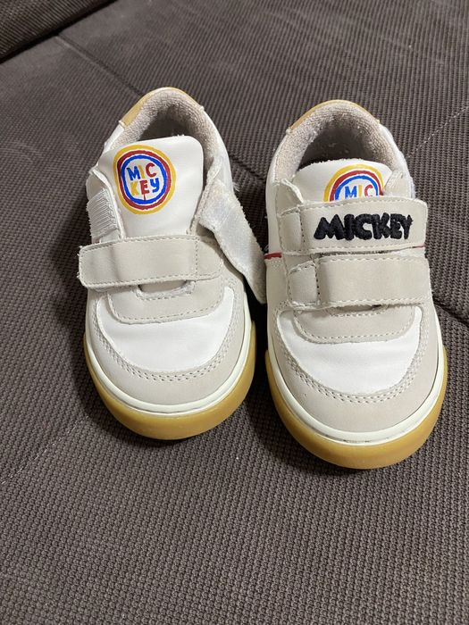 Adidasi Mickey interior 13,5 cm am masurat cu ruleta