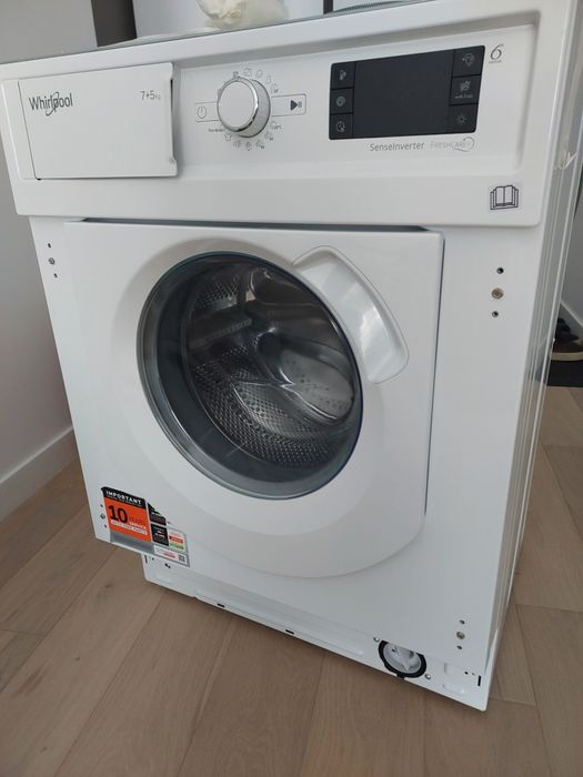 Vând mașină de spălat rufe incorporabilă Whirpool