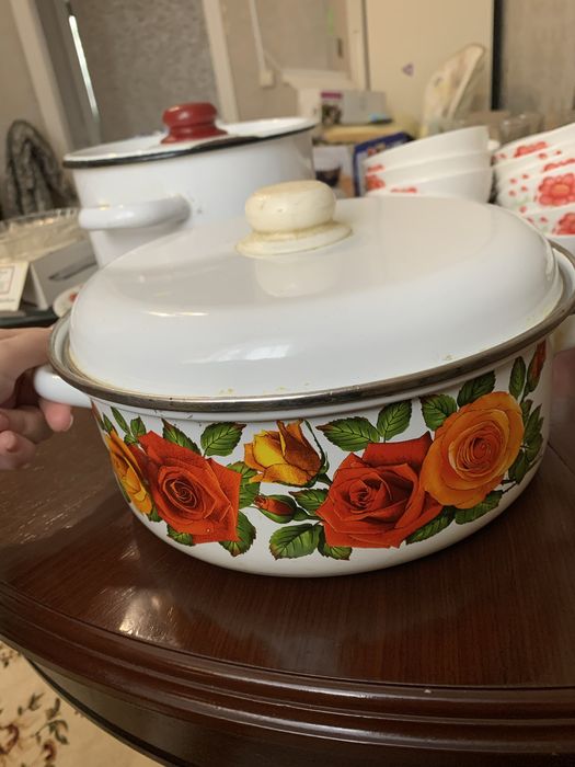 Продам тарелки, блюдо, кастрбли