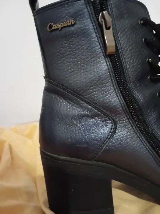 Ghete  piele naturala de culoare bleumarin  el