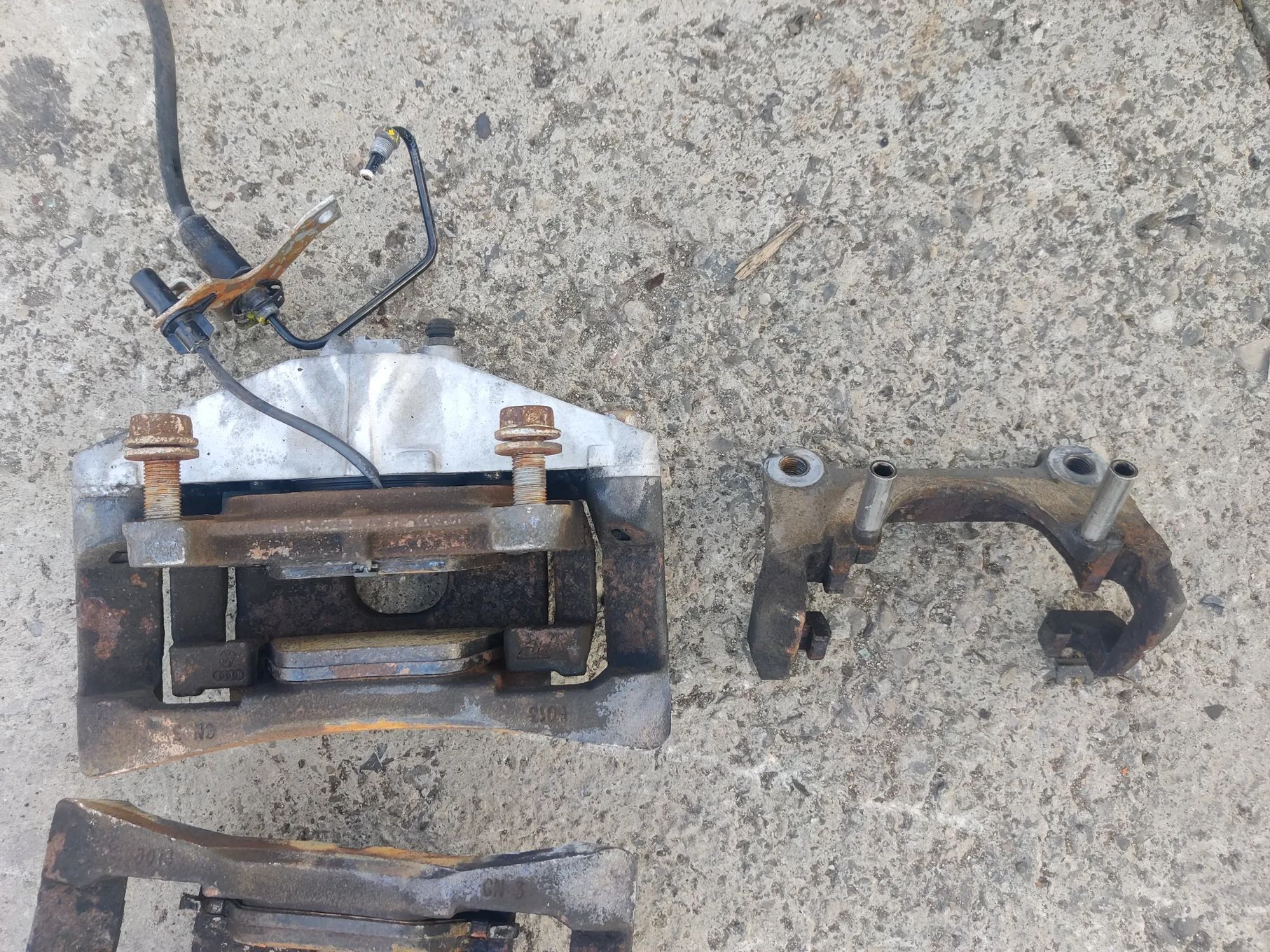 Etrier Etriere frana fata Seat Exeo Audi A4 A6 A8 VW Skoda 2.0 2.7 3.0 TDI 1.8 2.0 4F0615124A / 4F0615123