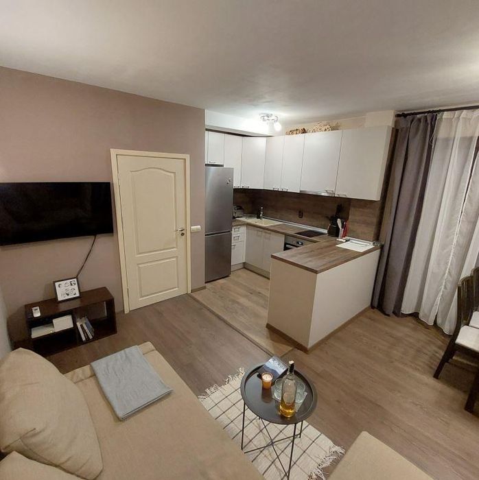 Дава се под наем Двустаен апартамент в Варна, Гръцка махала - 60 кв.м за 650 € - Снимка #1