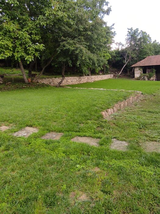 Продавам къща за гости