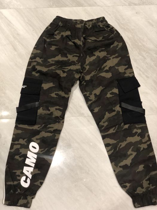 Pantaloni Off White Joggers Camo marimea XS/S noi