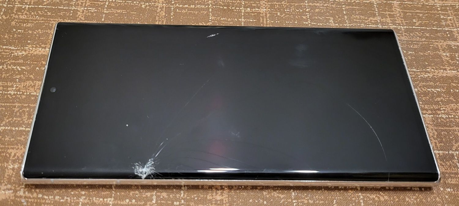 Продавам Samsung S22 ultra 128GB -8RAM