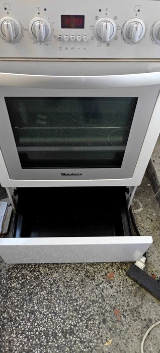 Компактна печка Blomberg