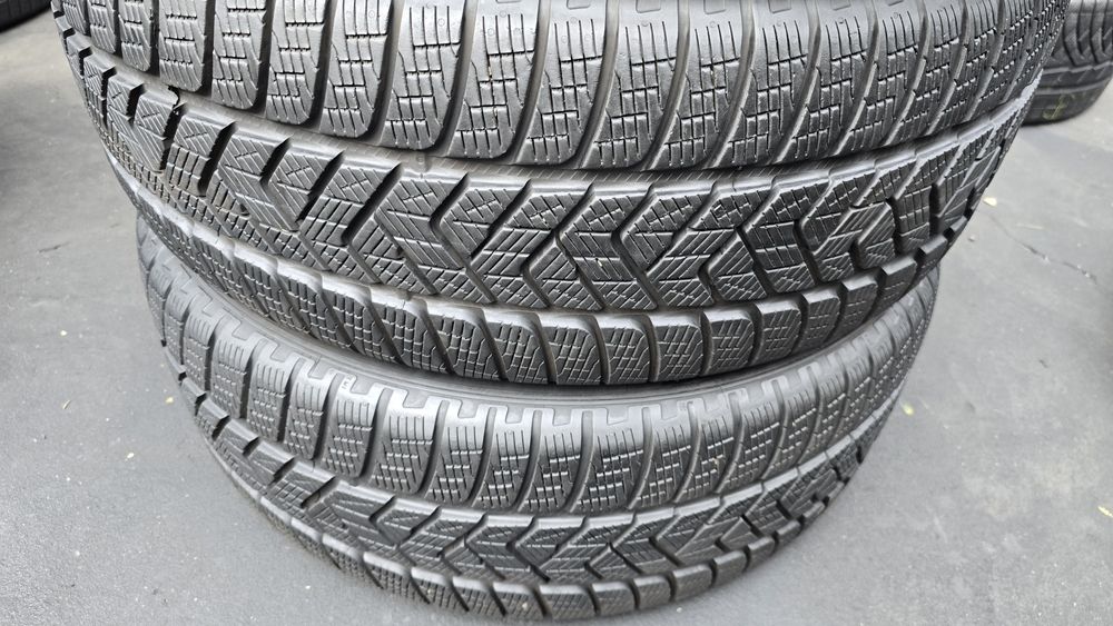 4 anvelope iarnă Pirelli 235/55/18 - dot 2022