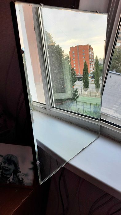 Настенное зеркало