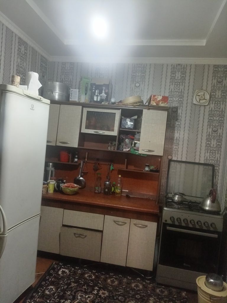 Hovli uy sotiladi