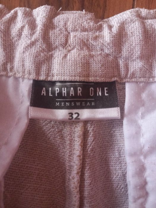 Vând pantaloni de în de culoare crem