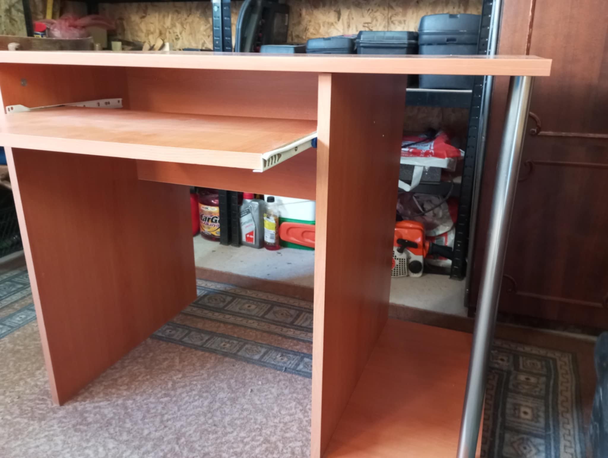 Компютърно бюро в цвят череша