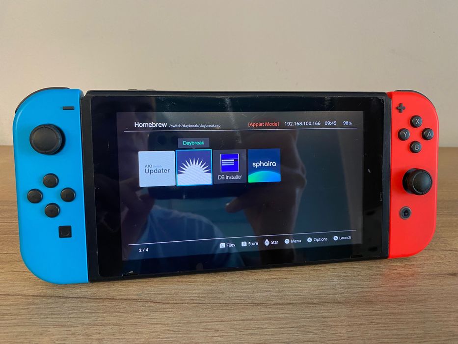 Nintendo Switch modat + Dock, 2 Joy-Con, Pro Controller și accesorii