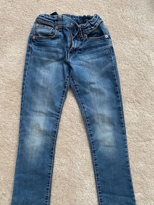 Продавам 2 бр. детски дънки за момче