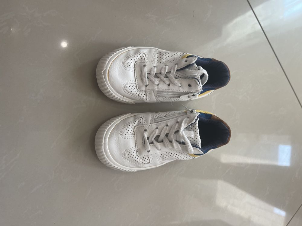 Бели обувки Зара