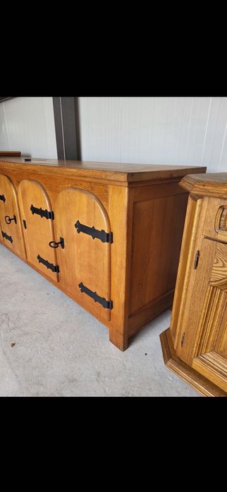 Масивен дъбов шкаф