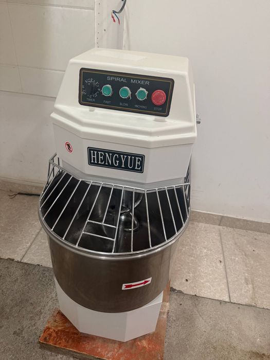 Тестомешалка в отличном состоянии. Яхши холатдаги хамир коргич.