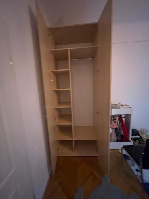 Vând dulap spațios