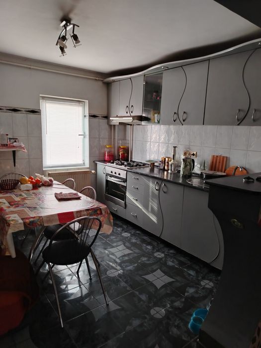 Vând apartament cu 3 camere