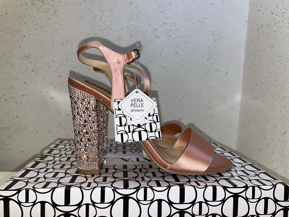 TATA ITALIA Високи токчета с блестящи кристали