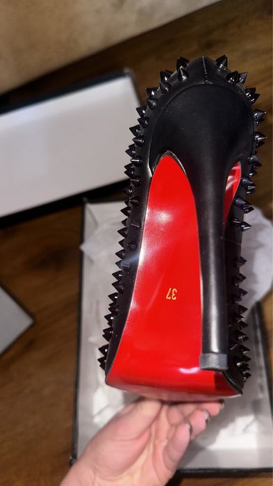 Продаю туфлю новые, не разу не обула  ! Покупала за 50$