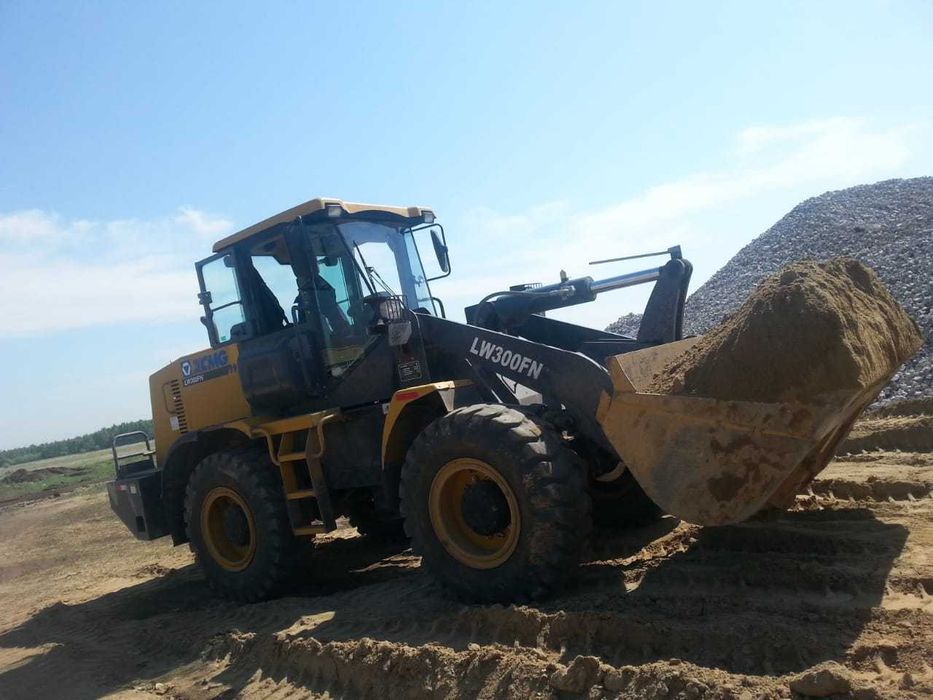 Услуги/аренда фронтального погрузчика 3 тн, 2 м3