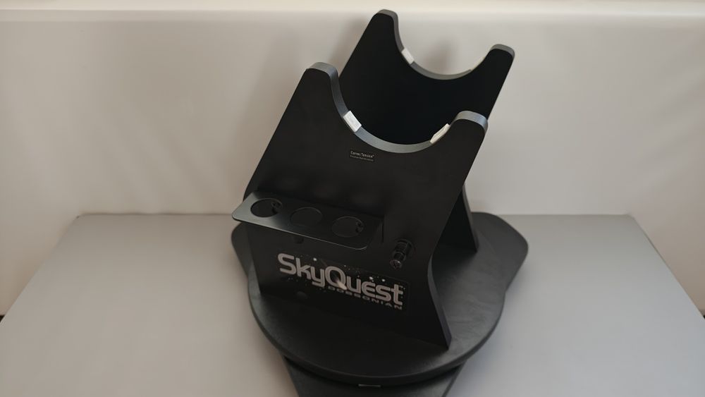 Telescop astronomic dobsonian Orion SkyQuest XT4.5
Dobsonian Reflector