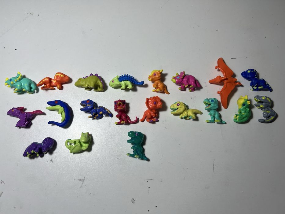 Коллекция  Jurassic World Фигурки из киндера джой Динозавры