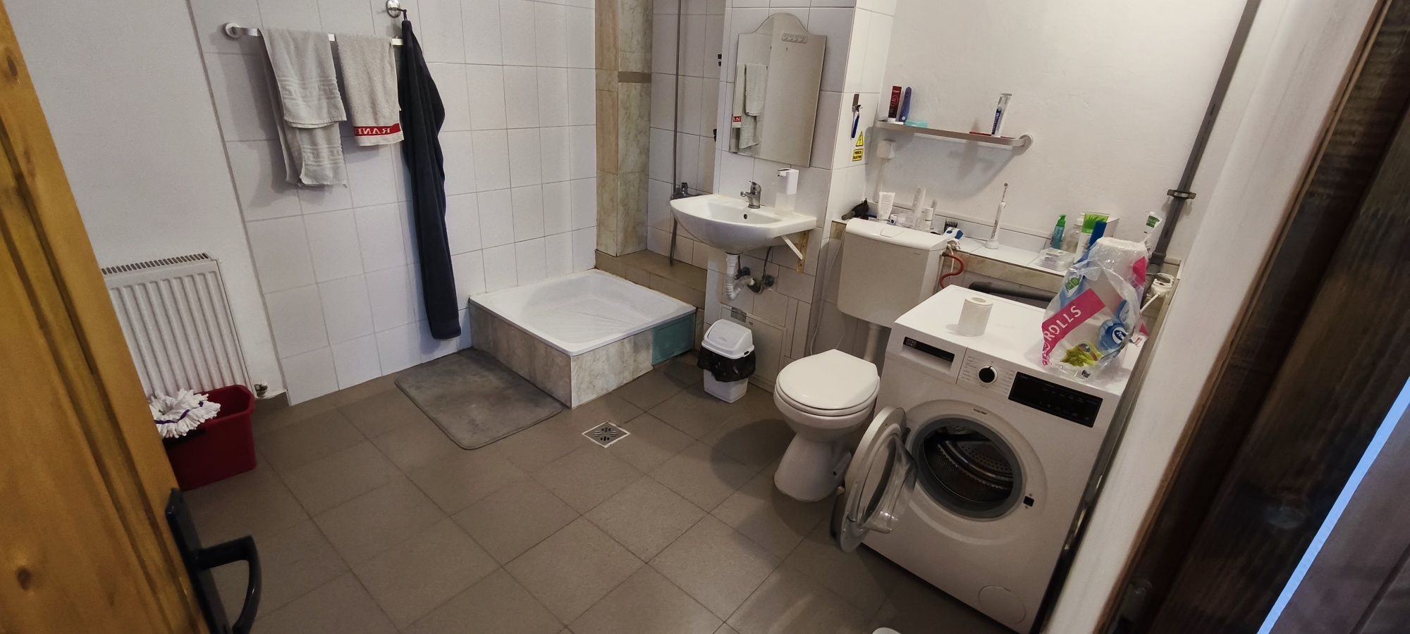 Caut coleg de apartament