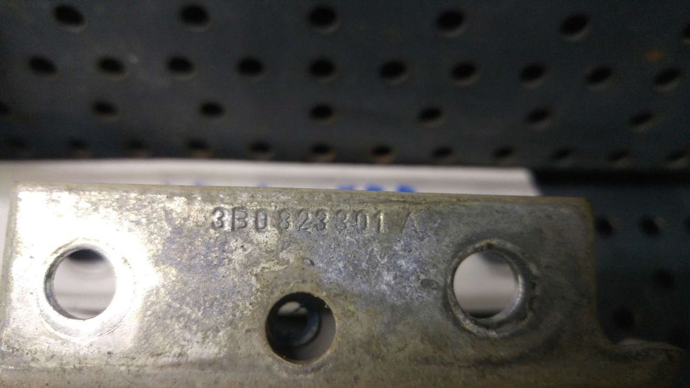 Balamale stanga dreapta capota skoda superb 1 3u4 3b0823301a 3b0823302a