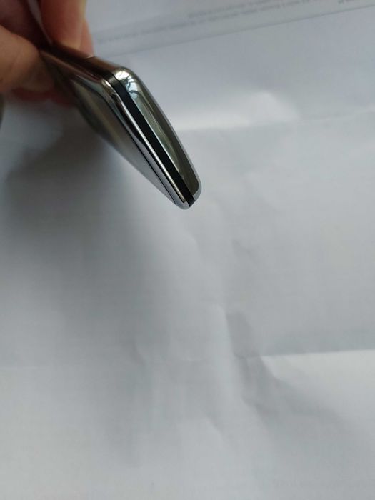 Nokia 6700 original shiny silver decodat cu doar 96 ore vorbite pe el